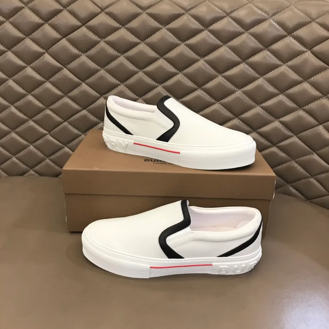 ¥380▫️B’s men’s classic low-top sneakers are made of imported top-grain cowhide and decorated with a new brand logo. First-grain cowhide lining, embossed Burberry lettering logo on the heel, original outsole! 38-44